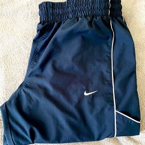 Men’s Nike Windbreaker Size large Excellent Shape